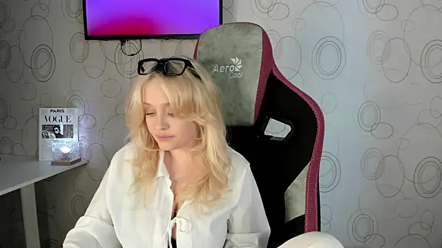 Julliakoill online show from March 3, 9:26 am