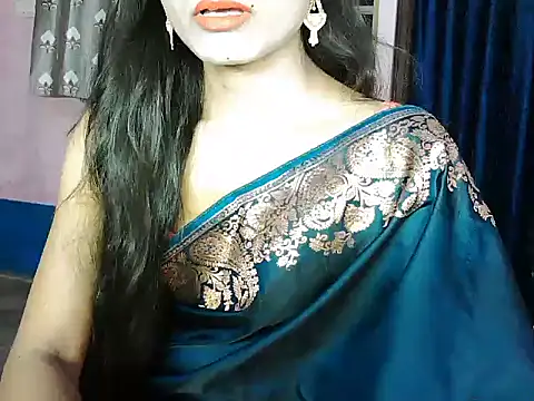 ROSE GOLDE online show from October 11, 2:20 pm