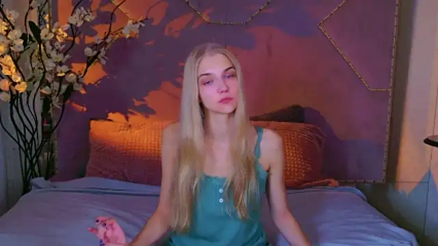 4example Chloe online show from October 14, 10:29 am