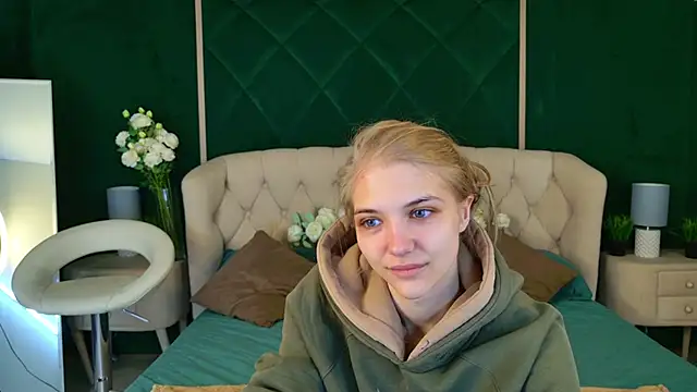 4example Chloe online show from April 7, 5:31 am