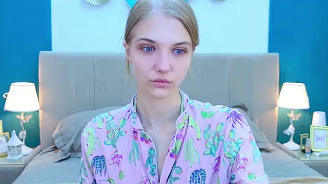 4example Chloe online show from April 13, 5:31 am