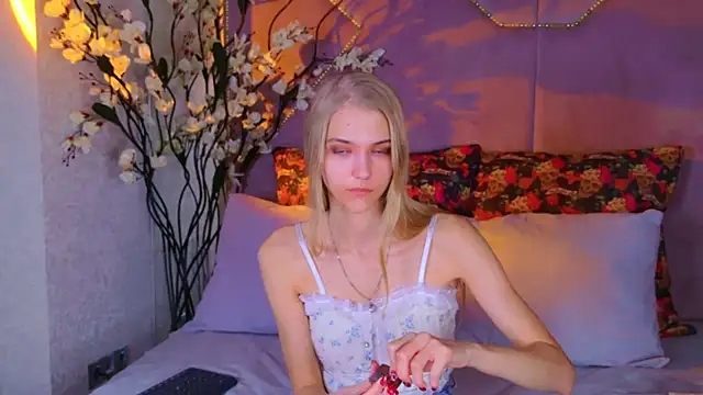 4example Chloe online show from November 12, 10:57 am