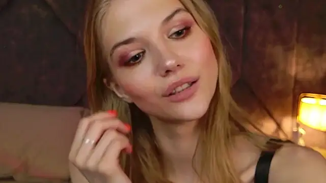 4example Chloe online show from April 11, 7:45 am