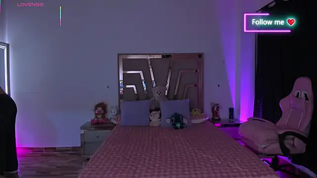 lunaarose online show from April 15, 3:07 am