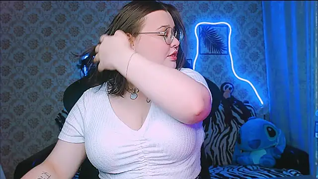 InLoveWithLife26 online show from September 17, 6:50 pm