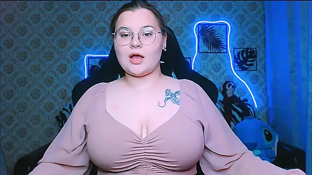 InLoveWithLife26 online show from October 10, 7:30 pm