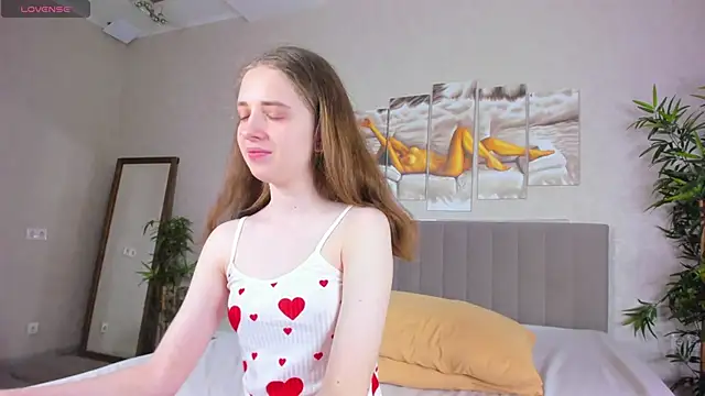 Camilla Kelly online show from April 16, 1:17 am