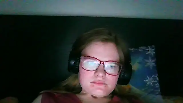 Moonolighta online show from October 8, 3:27 pm