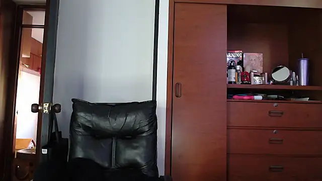 karlamoon23 online show from September 25, 9:23 pm