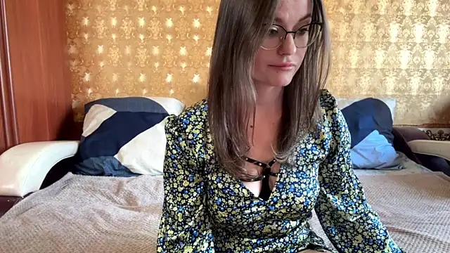 mia shine bright wow online show from October 16, 5:54 am