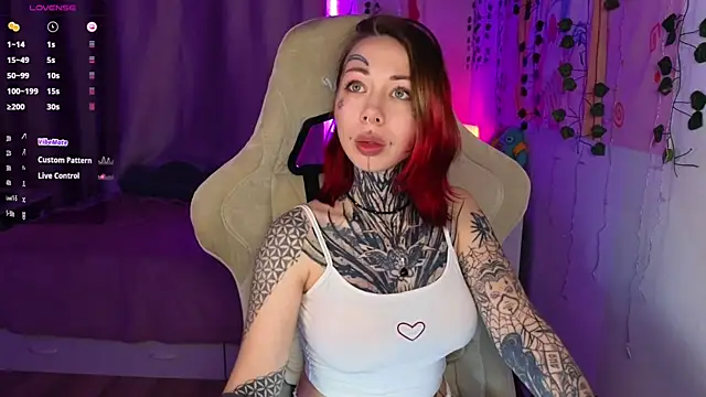 bunnykellyyy online show from April 8, 6:54 pm