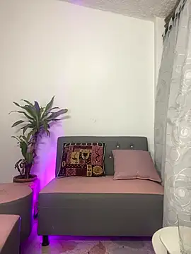 jade nassar online show from September 15, 11:45 pm