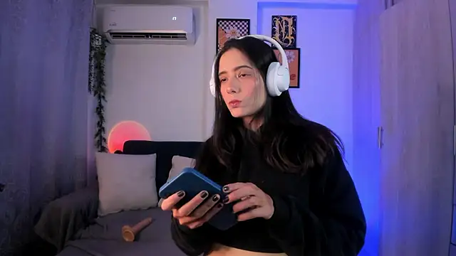 mishelkrave  online show from February 9, 11:40 pm