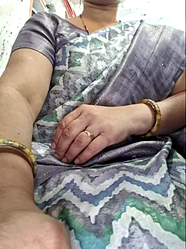 indianhotwife639 online show from April 5, 8:35 am