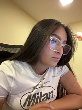 Alyha Cortes online show from April 16, 9:50 pm