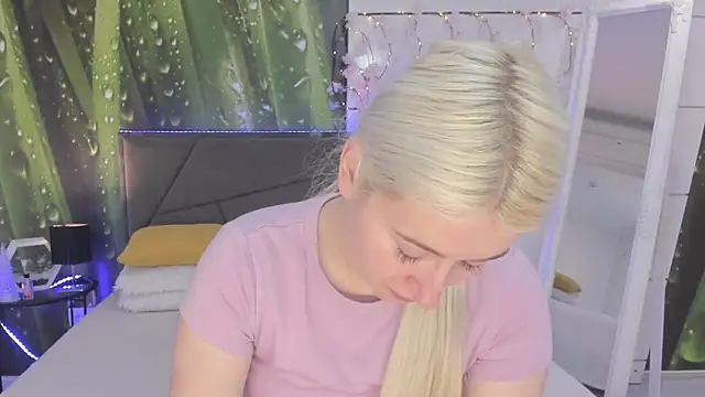 HollyTailors online show from February 9, 6:37 am