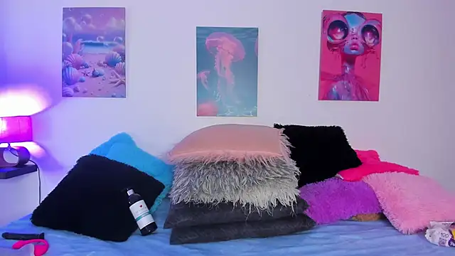 tyra bankss  online show from November 28, 7:00 am