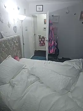 Angeldelightt online show from December 4, 9:15 pm