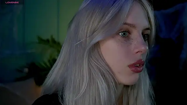 Nelly Carroll online show from November 3, 3:32 am