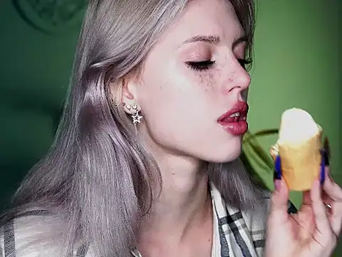 Nelly Carroll online show from September 13, 4:37 pm