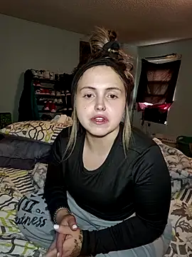 JuicyExxxperience online show from November 10, 7:31 pm