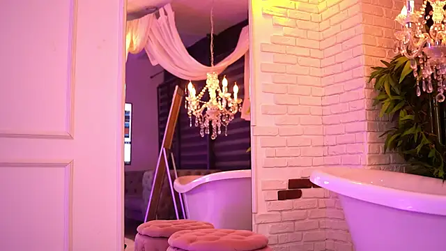 BellaNoirre online show from September 9, 5:35 pm