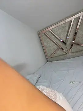 ashley-swift- online show from February 10, 8:17 am