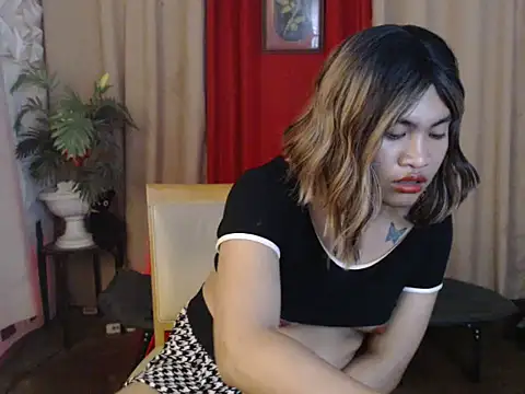 miss laila  online show from November 12, 8:40 pm