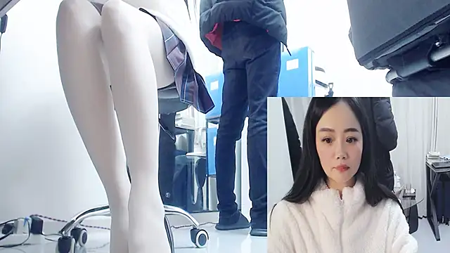 Eileen-L online show from February 5, 9:01 am