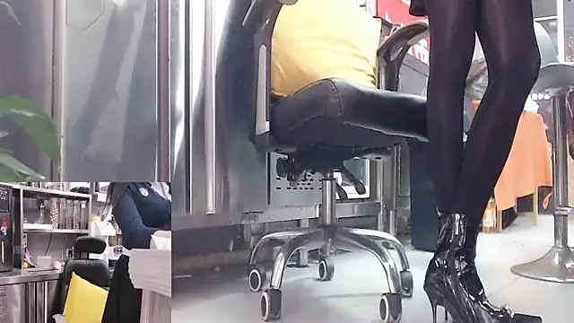 Eileen-L online show from October 7, 7:02 am