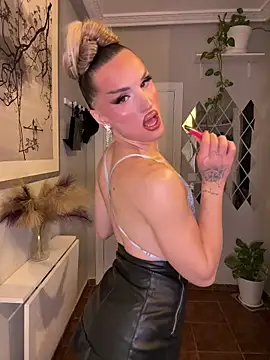 lacattiva online show from October 8, 8:24 pm