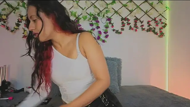 Lolarosesxs online show from January 10, 11:20 pm