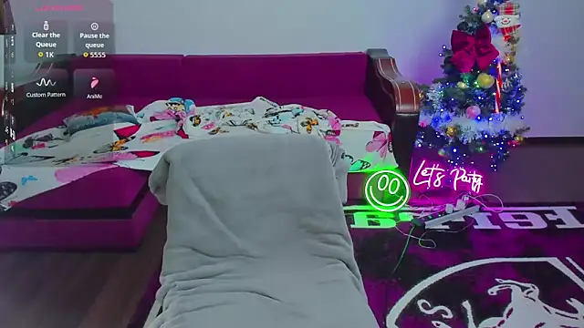 MiaKiittyy online show from December 4, 1:52 am