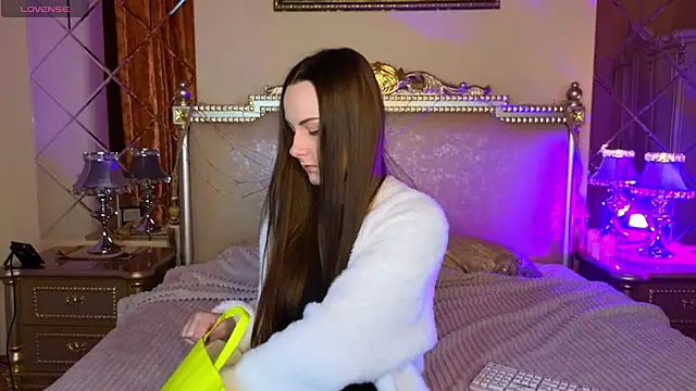 Kelly Cartier online show from January 13, 1:15 pm