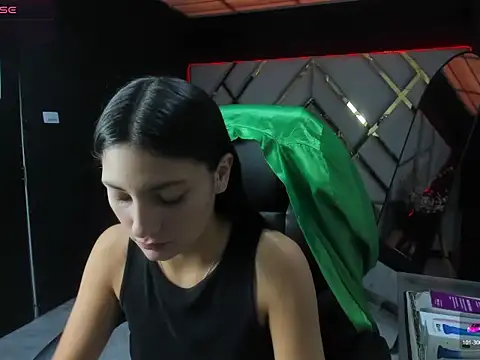  Luna Bennett online show from July 4, 9:00 pm