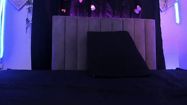 AkiraStone  online show from September 18, 1:42 pm