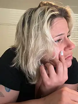 toomuchofafreak online show from March 12, 5:37 pm