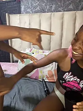 LonelyQueenxx25 online show from March 26, 9:05 pm