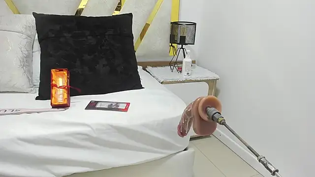 Luna Naughty1 online show from November 17, 7:03 pm