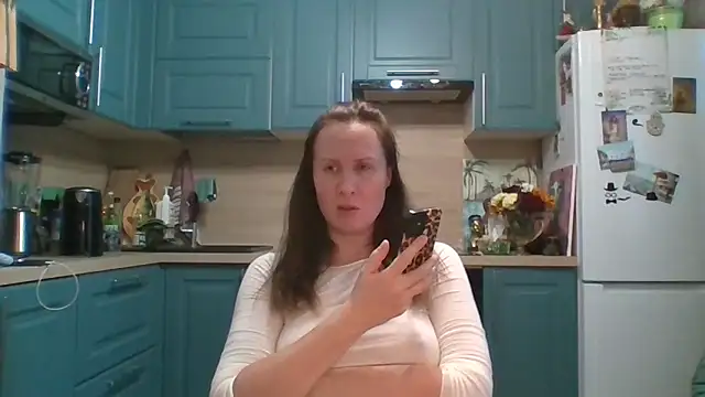 ALICAINWONDERLAND online show from April 9, 2:55 pm