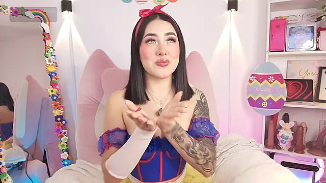 justonecute online show from April 2, 1:25 am