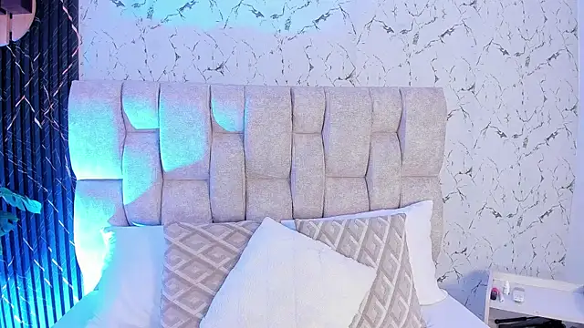 Laura Ivy online show from April 11, 12:42 pm