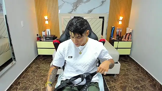 KAROLLJONES1 online show from October 7, 3:00 am