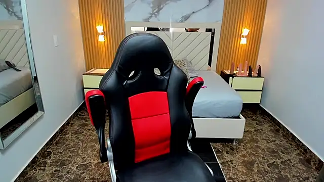 KAROLLJONES1 online show from March 27, 7:36 pm