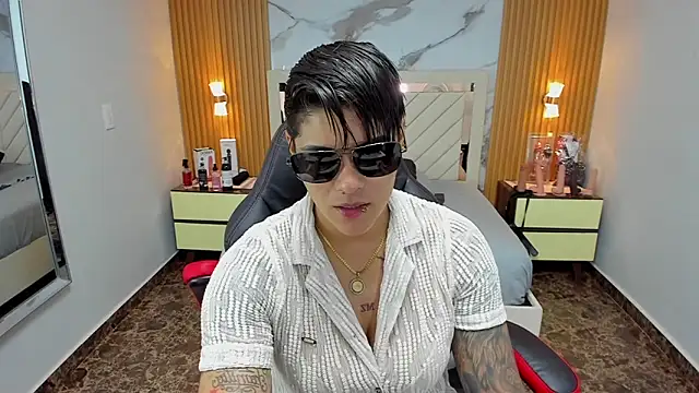 KAROLLJONES1 online show from November 20, 7:15 pm