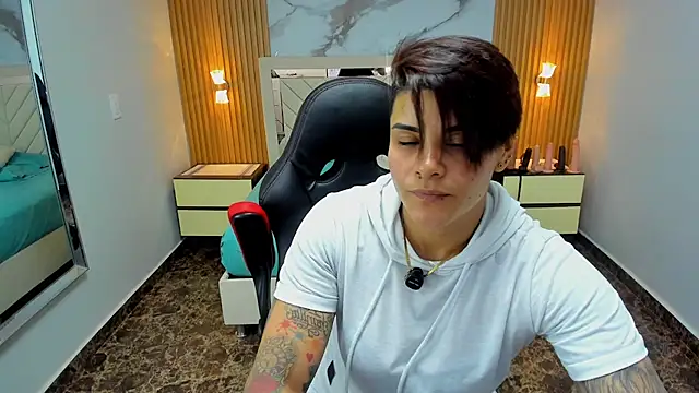 KAROLLJONES1 online show from March 7, 8:16 pm