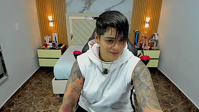 KAROLLJONES1 online show from November 16, 8:20 pm