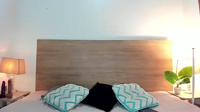 BellaNixs online show from March 4, 11:28 am