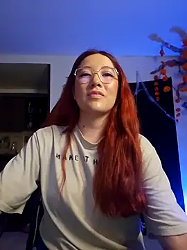 lunnaa  online show from November 5, 2:39 am