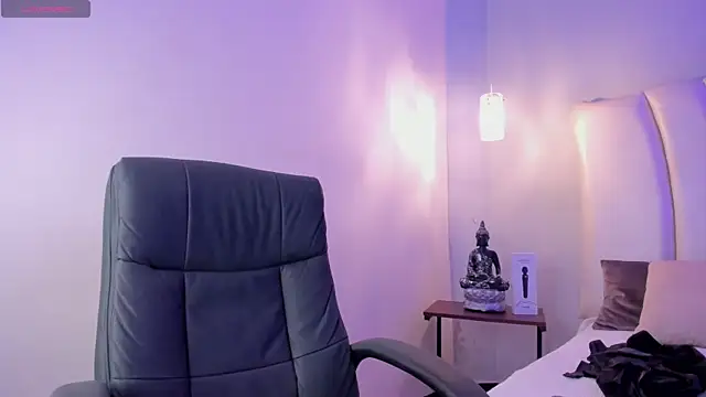 MiaVillalobos online show from October 8, 12:20 pm